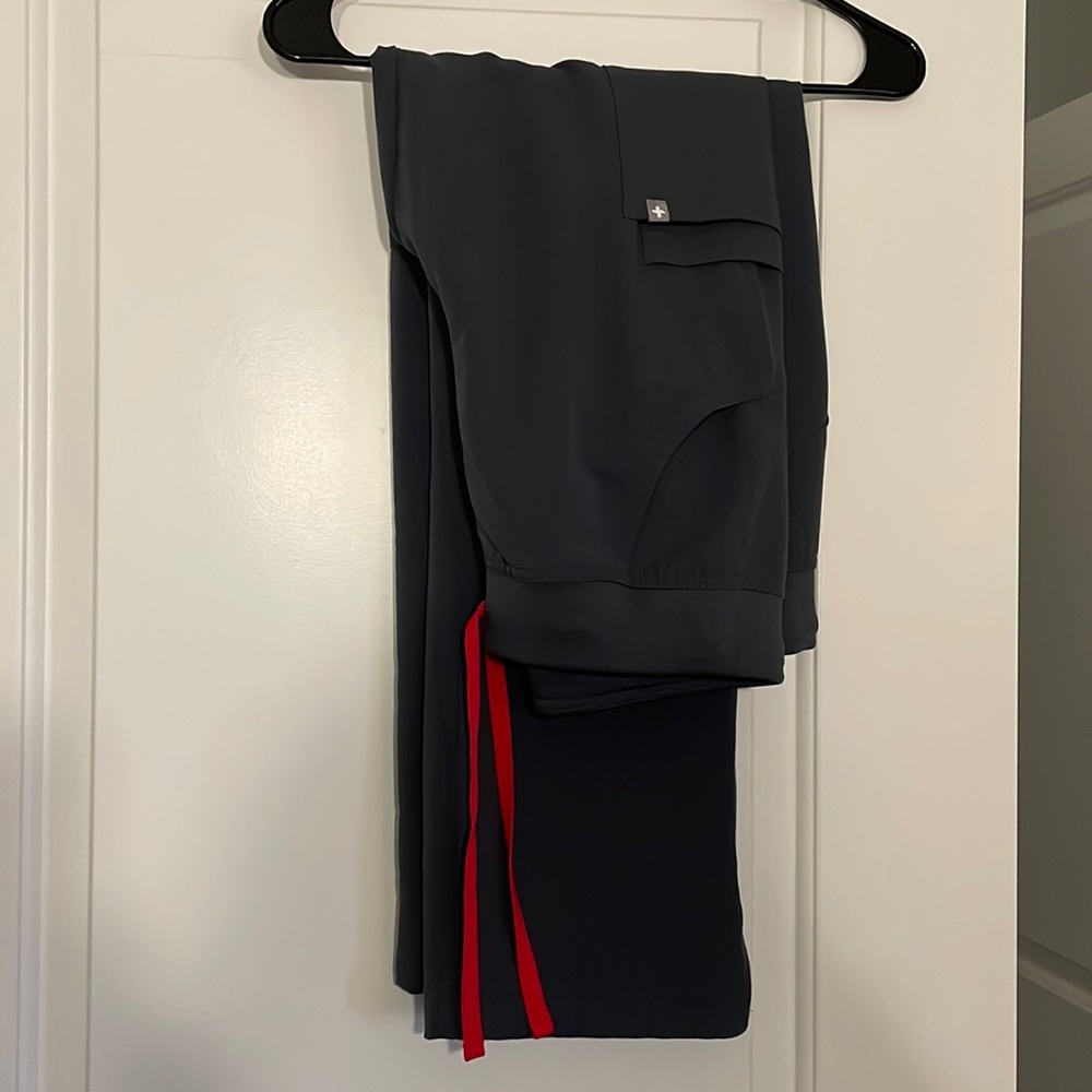 FIGS charcoal kade cargo scrub pant - size small petite